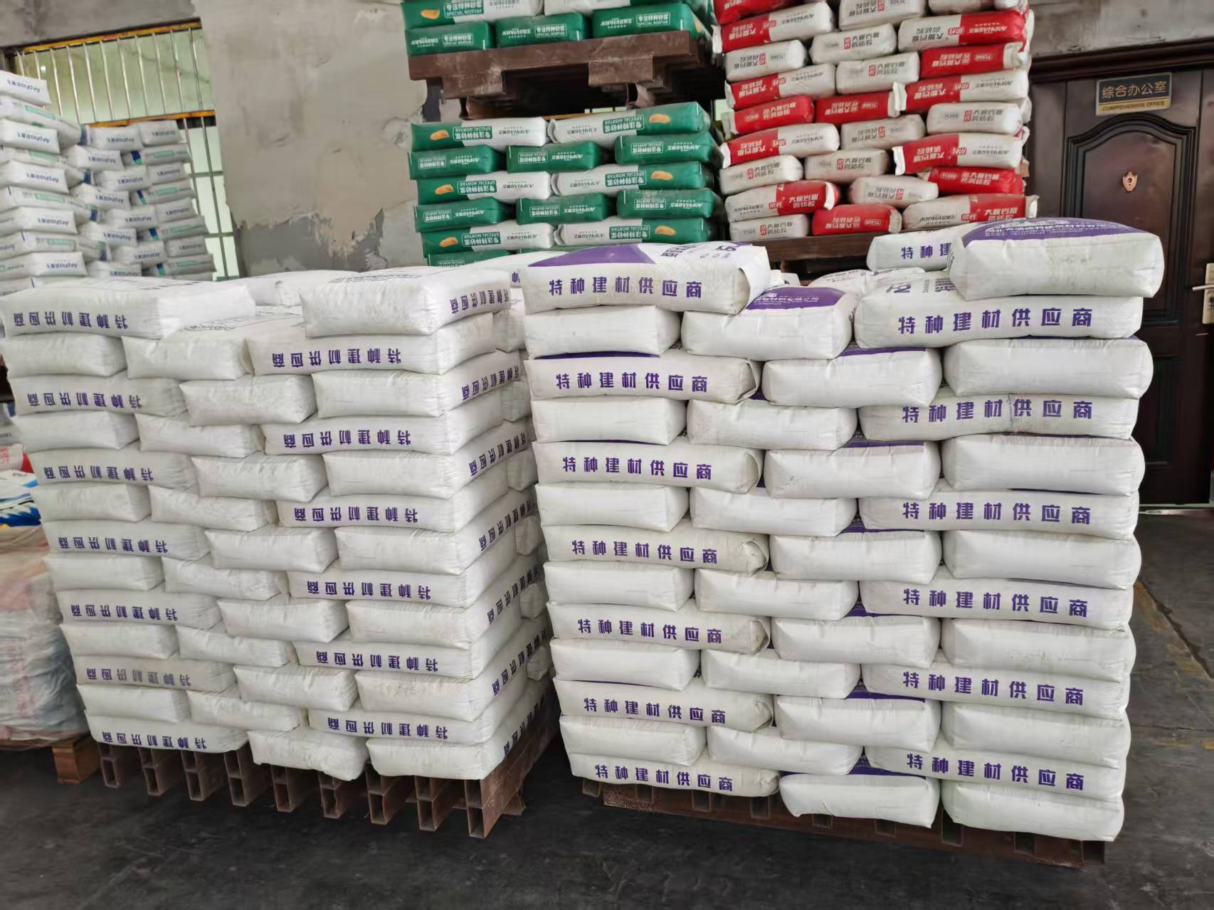 加茂镇拱顶带模注浆料